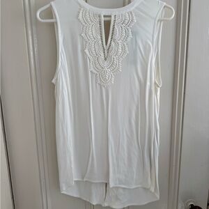 Chic White Sleeveless Blouse with Lace Detail